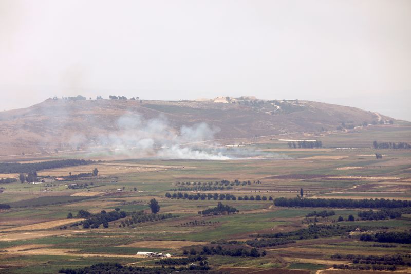 &copy; Reuters. Smoke rises as seen from Marjayoun, near the border with Israel, Lebanon August 4, 2021. REUTERS/Karamallah Daher