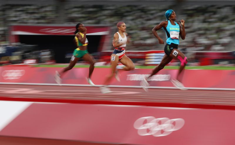 &copy; Reuters. Ago 4, 2021. 
Foto del miércoles de la bahameña Shaunae Miller-Uibo y la británica Jodie Williams en una de las semifinales de los 400 mts planos. 
REUTERS/Lindsey Wasson