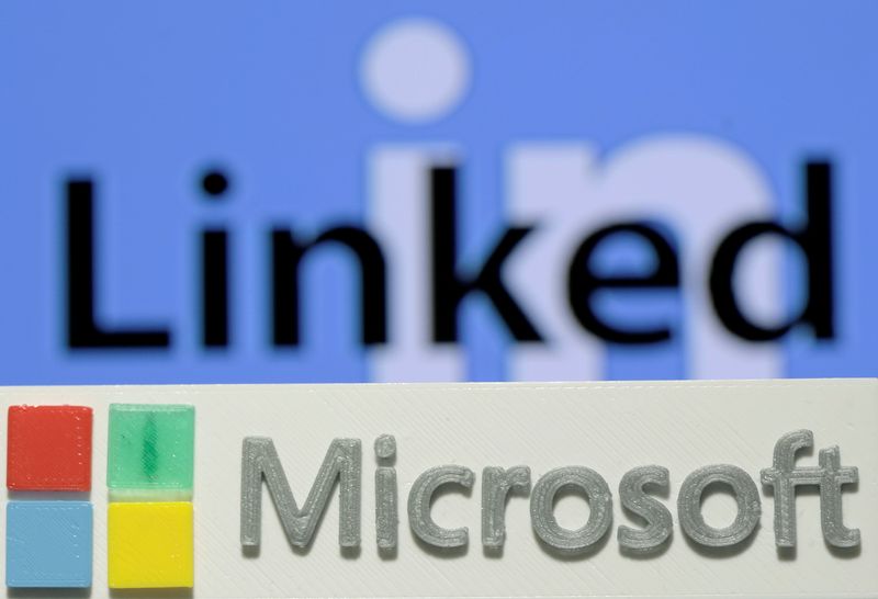 &copy; Reuters. FILE PHOTO: A 3D printed logo of Microsoft is seen in front of a displayed LinkedIn logo in this illustration taken June 13, 2016. REUTERS/Dado Ruvic/Illustration/File Photo