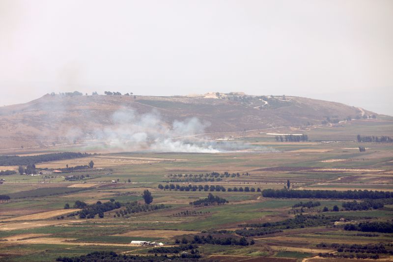 &copy; Reuters. イスラエル軍は４日、レバノンからイスラエルに向けロケット弾３発が発射され、そのうち２発がイスラエル領内に到達したと発表した。イスラエル軍は報復としてレバノンを砲撃したとい