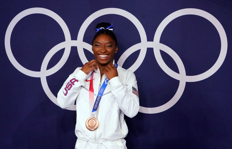 &copy; Reuters. 　東京五輪の女子体操競技で精神的な理由で一時欠場し、種目別平均台で銅メダルを獲得したシモーン・バイルスは４日、調整に協力した順天堂大学への感謝をツイッターに投稿した。３日