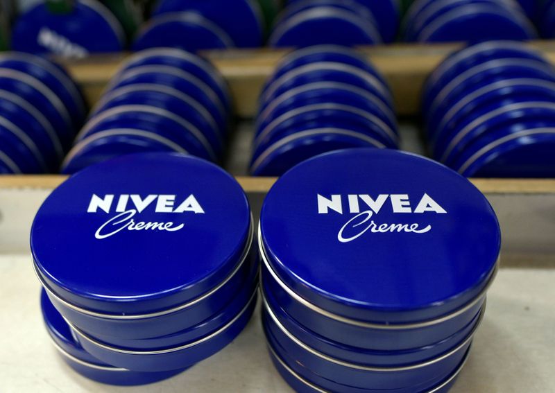 &copy; Reuters. FILE PHOTO: Nivea tins are seen in a production line at the plant of German personal-care company Beiersdorf in Hamburg, Germany March 3, 2017. REUTERS/Fabian Bimmer/File Photo
