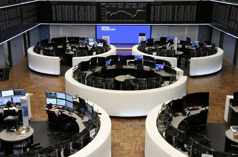 &copy; Reuters. The German share price index DAX graph is pictured at the Frankfurt Stock Exchange, Germany August 4, 2021. REUTERS/Staff