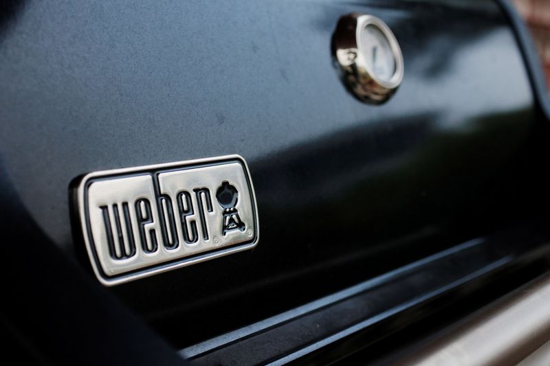 &copy; Reuters. A Weber grill stands on a porch in Gloucester, Massachusetts, U.S., July 13, 2021.   REUTERS/Brian Snyder