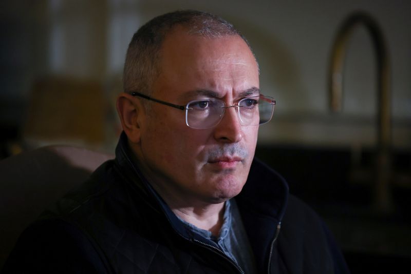 &copy; Reuters. Former Russian tycoon Mikhail Khodorkovsky attends an interview with Reuters in central London, Britain, January, 18, 2021. REUTERS/Henry Nicholls