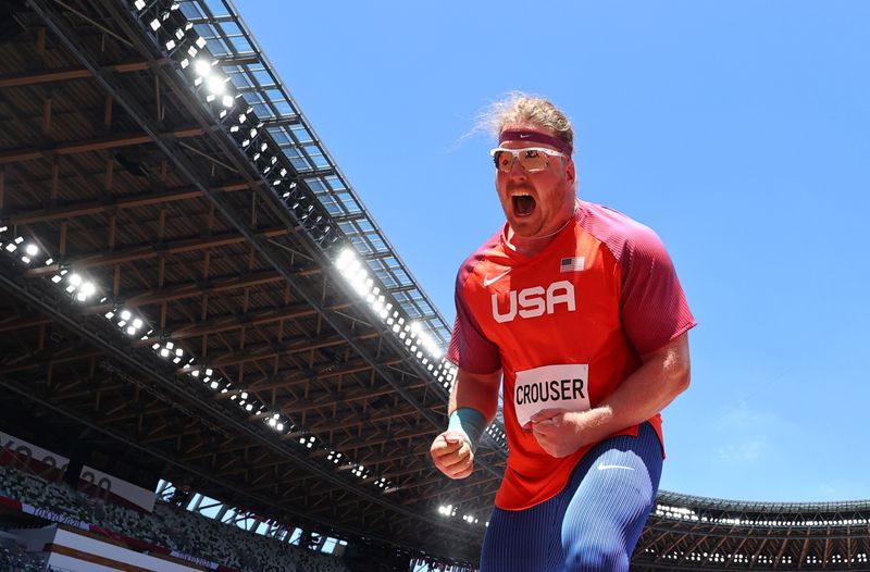 &copy; Reuters. Ryan Crouser, de Estados Unidos, celebra tras su lanzamiento en el Estadio Olímpico, Tokio, Japón, el 5 de agosto de 2021. REUTERS/Kai Pfaffenbach   