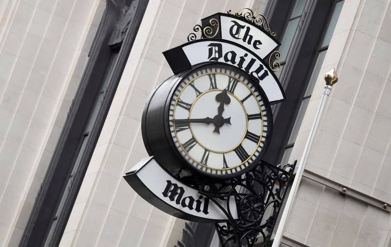 &copy; Reuters. FILE PHOTO: A clock face is seen outside of the London offices of the Daily Mail newspaper in London, Britain, April 28, 2018. REUTERS/Toby Melville