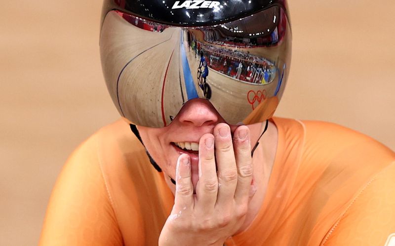 &copy; Reuters. Ago 5, 2021. 
Foto del jueves de la neerlandesa Shanne Braspennincx celebrando tras ganar el oro en la prueba de keirin. 
 REUTERS/Matthew Childs        

