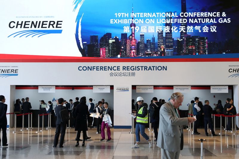 &copy; Reuters. FILE PHOTO: A sign of U.S LNG company Cheniere is seen at the registration counter at the International Conference & Exhibition on Liquefied Natural Gas (LNG2019) in Shanghai, China April 1, 2019. REUTERS/Stringer