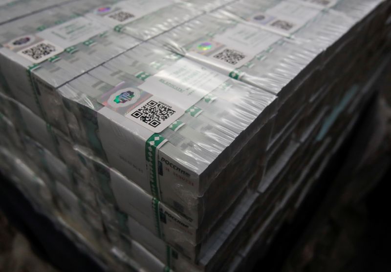 © Reuters. Packs of 1000 Russian Roubles notes are pictured at Goznak printing factory in Moscow, Russia July 11, 2019. REUTERS/Maxim Shemetov