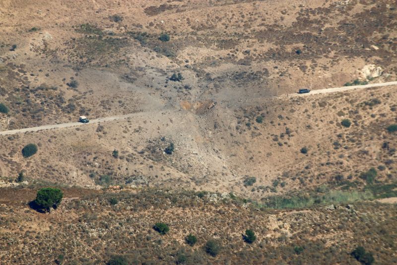 &copy; Reuters. Una vista aérea muestra el daño en terreno después de ataques aéreos israelíes . Líbano, 5 agosto de 2021. REUTERS/Karamallah Daher