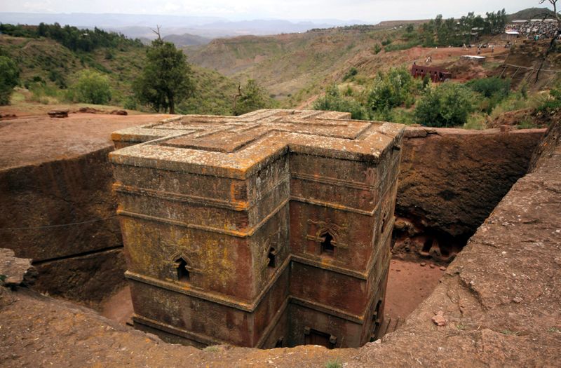 &copy; Reuters. كنيسة تاريخية محفورة في الصخر ببلدة لاليبيلا بإقليم أمهرة في إثيوبيا  - صورة من أرشيف رويترز
