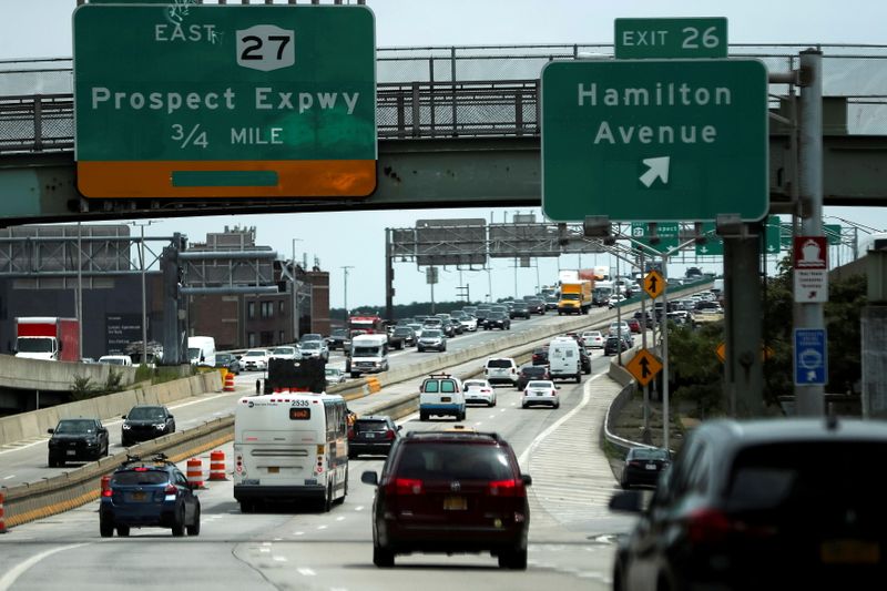 &copy; Reuters. FILE PHOTO: Traffic is seen on a highway ahead of the July 4th holiday, in New York, U.S., July 2, 2021.  REUTERS/Eduardo Munoz/File Photo/File Photo