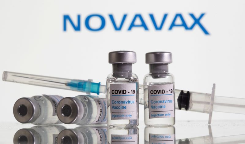 &copy; Reuters. Novavax a de nouveau repoussé jeudi la date à laquelle il entend demander au régulateur américain des médicaments une autorisation en urgence pour l'utilisation de son candidat vaccin contre le COVID-19, disant désormais anticiper une telle démarch