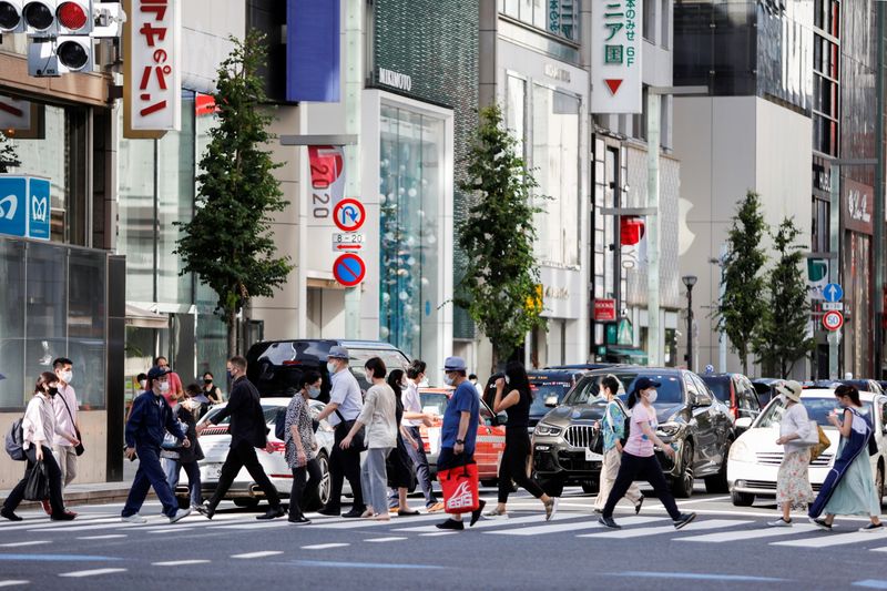 &copy; Reuters. 　内閣府が６日公表した６月の景気動向指数（速報値、２０１５年＝１００）によると、指標となる一致指数は前月比１．９ポイント上昇の９４．０となり、２カ月ぶりにプラスに転じた。