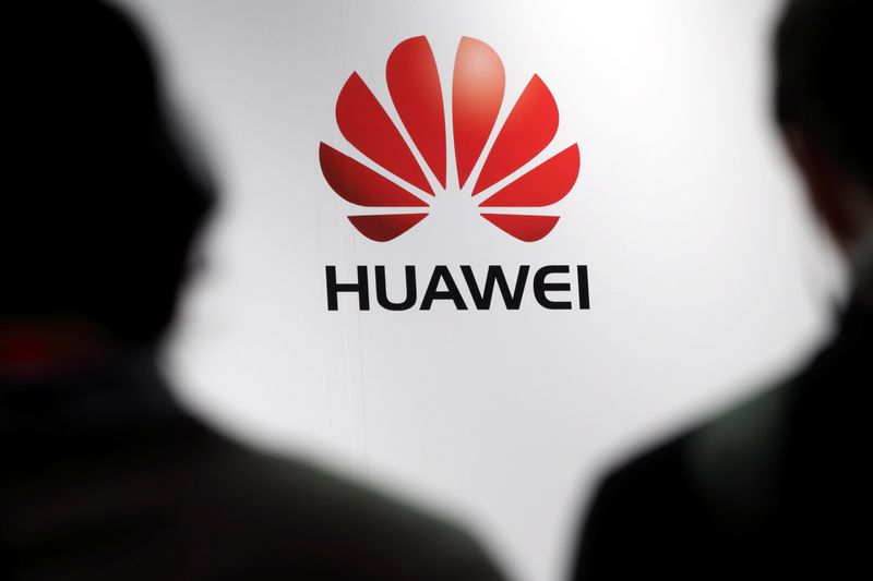 © Reuters. FOTO DE ARCHIVO: El logotipo de Huawei durante un evento celebrado en París, Francia, el 7 de mayo de 2014. REUTERS/Philippe Wojazer