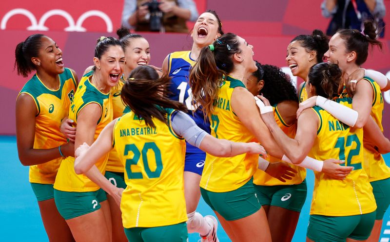 &copy; Reuters. Jogadoras do Brasil durante vitória sobre a Coreia do Sul na semifinal do torneio de vôlei feminino da Tóquio 2020
06/08/2021 REUTERS/Carlos Garcia Rawlins