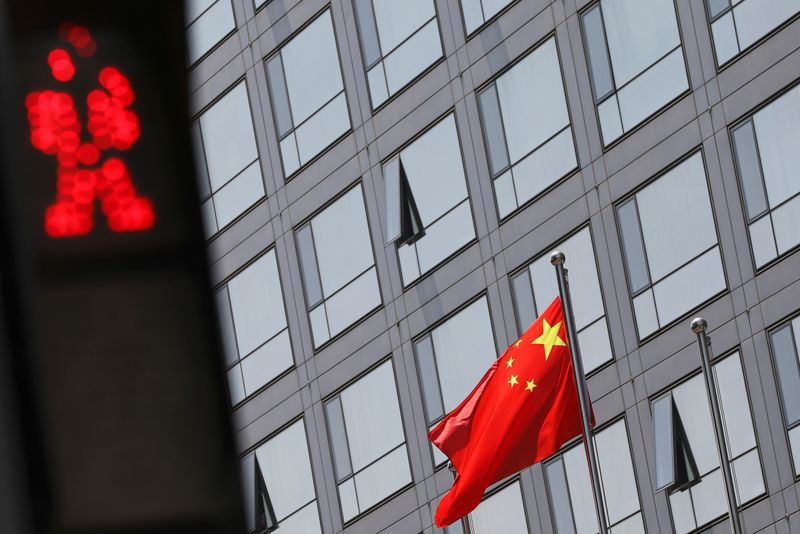 &copy; Reuters. Bandeira da China em frente a prédio em Pequim
09/07/2021
REUTERS/Tingshu Wang