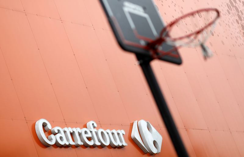 © Reuters. Logo do Carrefour em supermercado em São Paulo (SP) 
09/11/2017
REUTERS/Nacho Doce