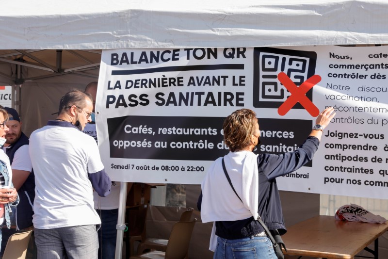 محتجون في فرنسا ينددون بقواعد الشهادة الصحية الخاصة بكوفيد-19 للأسبوع الرابع