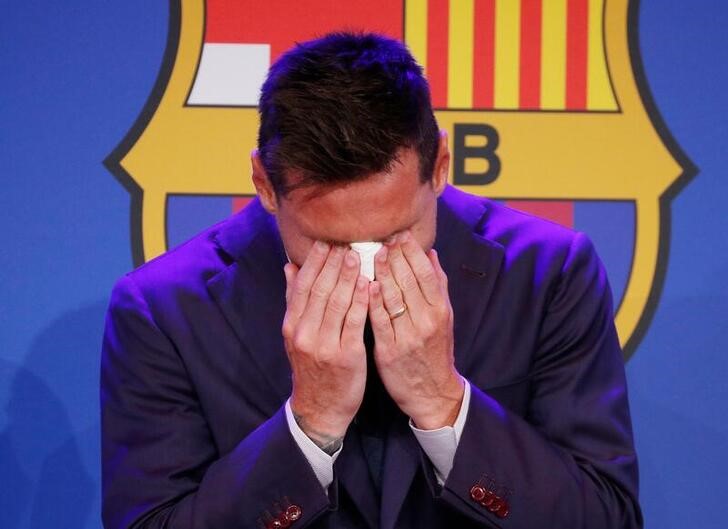 &copy; Reuters. Ago 8, 2021 
Foto del domingo de Lionel Messi en la rueda de prensa en la que se despidió del Barcelona. 
REUTERS/Albert Gea