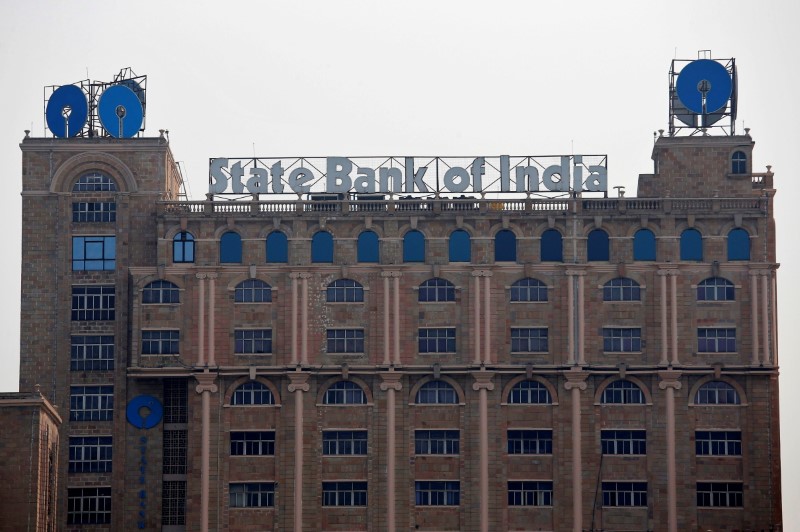 &copy; Reuters. FILE PHOTO: The State Bank of India (SBI) office building is pictured in Kolkata, India, February 9, 2018. REUTERS/Rupak De Chowdhuri/File Photo