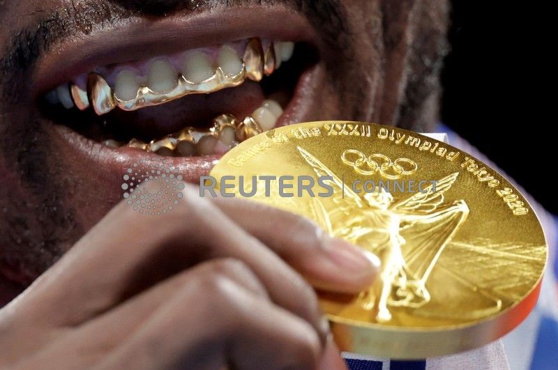 &copy; Reuters. Pugilista cubano Julio Cesar La Cruz comemora a conquista do ouro 
REUTERS/Ueslei Marcelino/File photo       