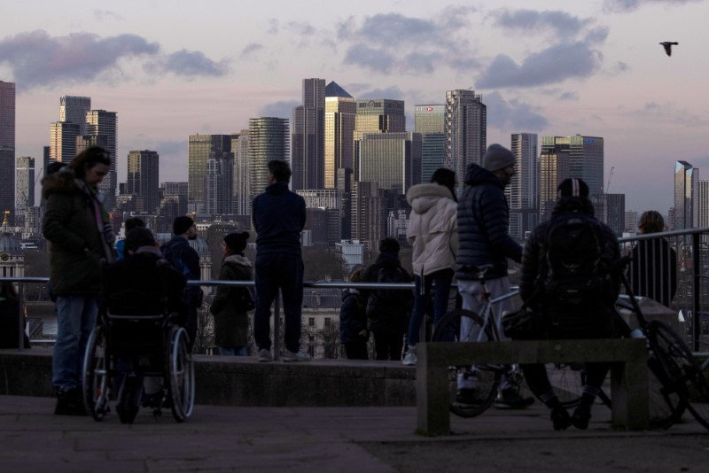 &copy; Reuters. People look towards Canary Wharf from Greenwich Park in London, Britain December 27, 2020. REUTERS/Simon Dawson/File Photo
