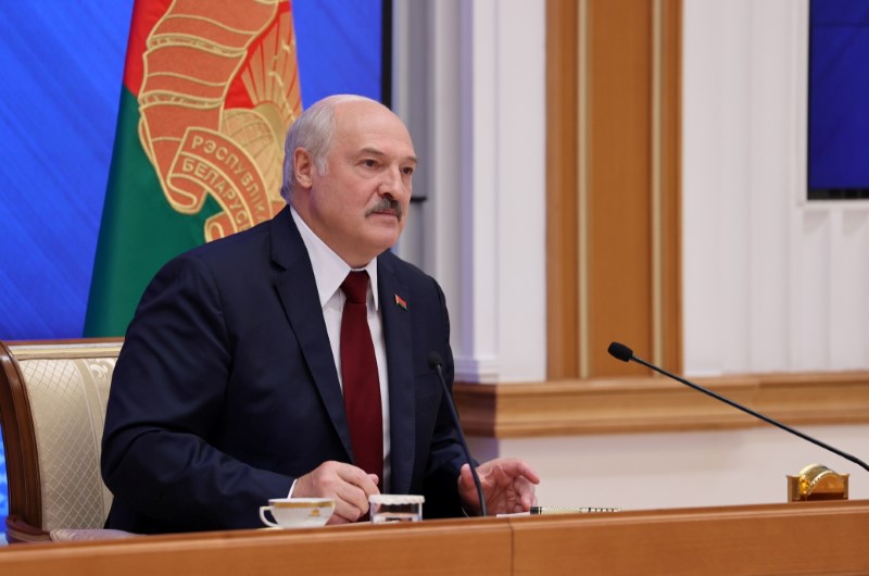 &copy; Reuters. Belarusian President Alexander Lukashenko holds a news conference in Minsk, Belarus August 9, 2021. Maxim Guchek/BelTA/Handout via REUTERS ATTENTION EDITORS - THIS IMAGE WAS PROVIDED BY A THIRD PARTY. NO RESALES. NO ARCHIVES. MANDATORY CREDIT.