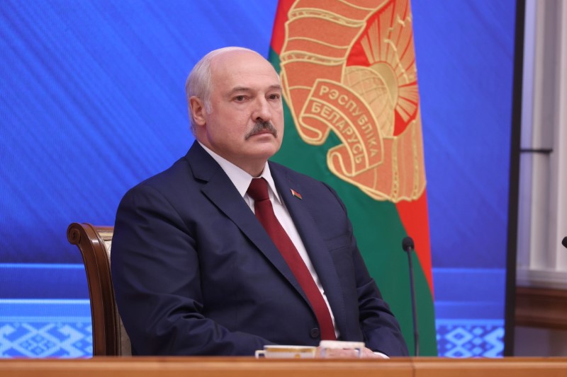 &copy; Reuters. Belarusian President Alexander Lukashenko holds a news conference in Minsk, Belarus August 9, 2021. Pavel Orlovsky/BelTA/Handout via REUTERS 