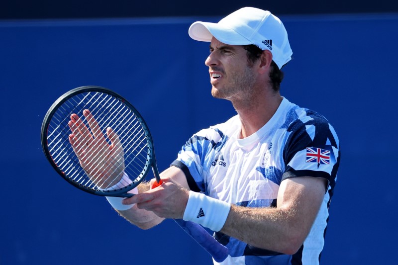 &copy; Reuters. IMAGEN DE ARCHIVO. Andy Murray disputa un partido de dobles en los Juegos Olímpicod e Tokio 2020, en el Ariake Tennis Park, Tokio, Japón - Julio 28, 2021.  REUTERS/Lucy Nicholson