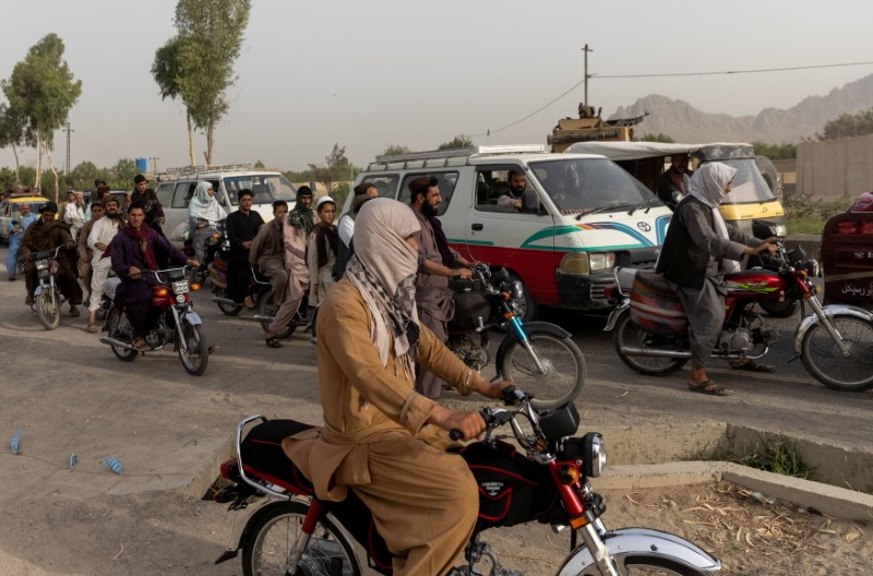 &copy; Reuters. ８月９日、米軍撤退完了を前にアフガニスタンで勢力を拡大させている反政府武装勢力タリバンは、北部サマンガン州の州都アイバクを制圧した。これで６州の州都がタリバンの勢力下に入