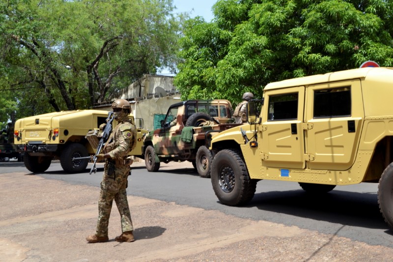 &copy; Reuters. Imagen de archivo de efectivos del ejército desplegados en Bamako, Mali. 26mayo 2021. REUTERS/Amadou Keita