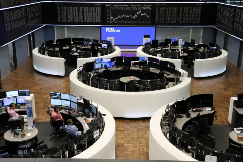 &copy; Reuters. Les principales Bourses européennes sont attendues en légère baisse mardi à l'ouverture, les initiatives restant limitées par les craintes autour de la propagation du variant Delta du coronavirus et de son impact sur la reprise économique, ce qui a 