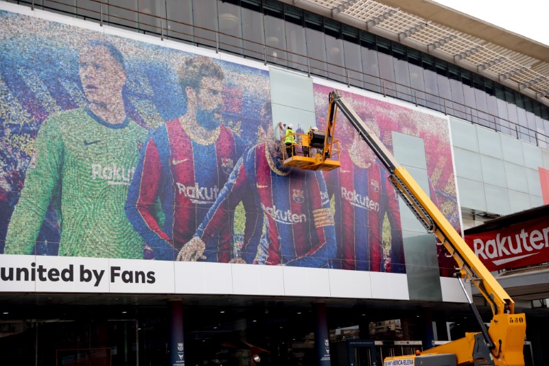&copy; Reuters. L'attaquant argentin Lionel Messi a conclu un accord avec le Paris Saint-Germain (PSG) et devrait arriver dans les prochaines heures dans la capitale française, rapporte mardi le journal L'Equipe. /Photo prise le 10 août 2021/REUTERS/Nacho Doce