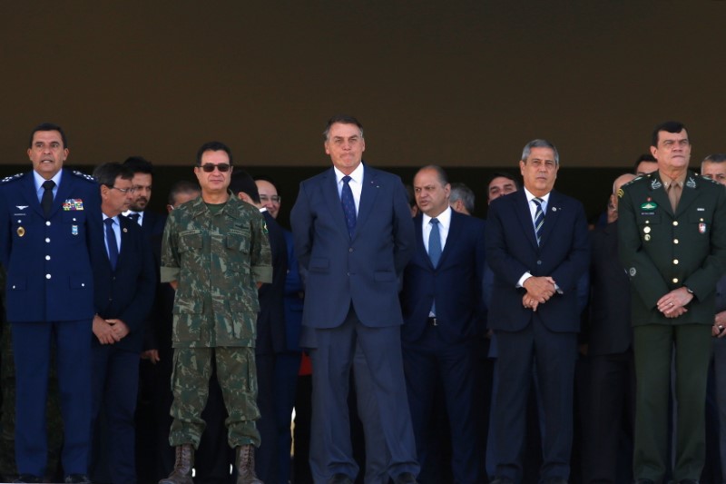 &copy; Reuters. Presidente Jair Bolsonaro e ministros acompanham desfile militar em Brasília
10/08/2021
REUTERS/Adriano Machado