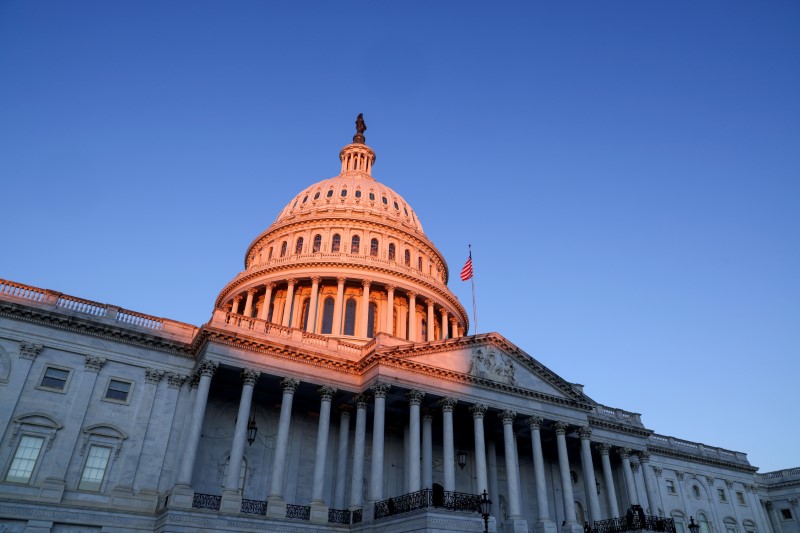 &copy; Reuters. Il sole che sorge su Capitol Hill a Washington, Stati Uniti, 20 gennaio 2021 REUTERS/Jonathan Ernst/File Photo