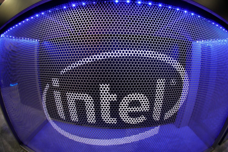 &copy; Reuters. Logotipo da Intel. 11/6/2019.  REUTERS/Mike Blake
