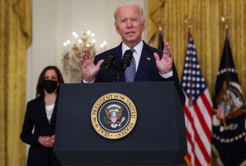 &copy; Reuters. U.S. President Joe Biden answers questions from reporters as Vice President Kamala Harris looks on in the East Room of the White House in Washington, U.S., August 10, 2021. REUTERS/Evelyn Hockstein