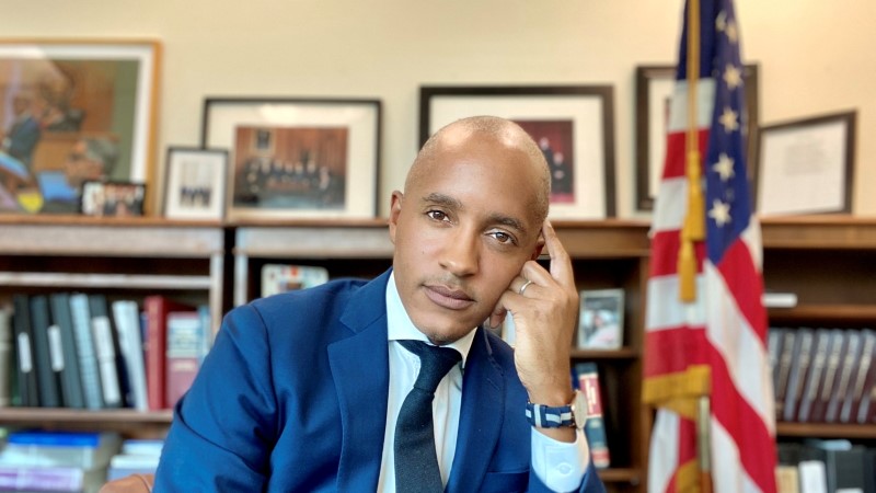 © Reuters. Damian Williams, who U.S. President Joe Biden named as U.S. attorney for Manhattan on August 10, 2021, is seen in this undated handout photo.   U.S. Attorney's Office in Manhattan/Handout via REUTERS