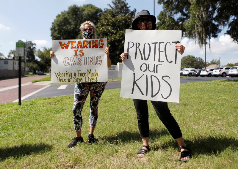 &copy; Reuters. FILE PHOTO: Supporters of wearing masks in schools protest before the special called school board workshop at the Pinellas County Schools Administration Building in Largo, Florida, U.S., August 9, 2021. REUTERS/Octavio Jones/File Photo