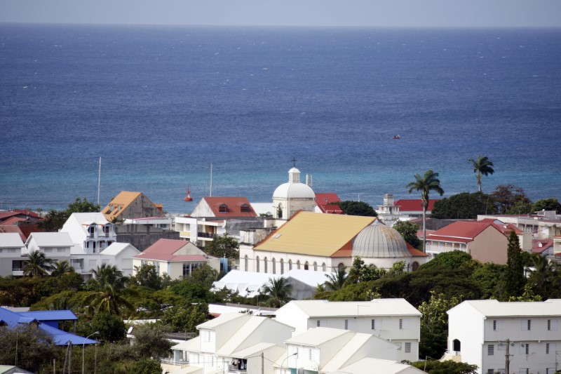 &copy; Reuters. Un confinement strict sera mis en place en Guadeloupe. /Photo d'archives/REUTERS/Charles Platiau