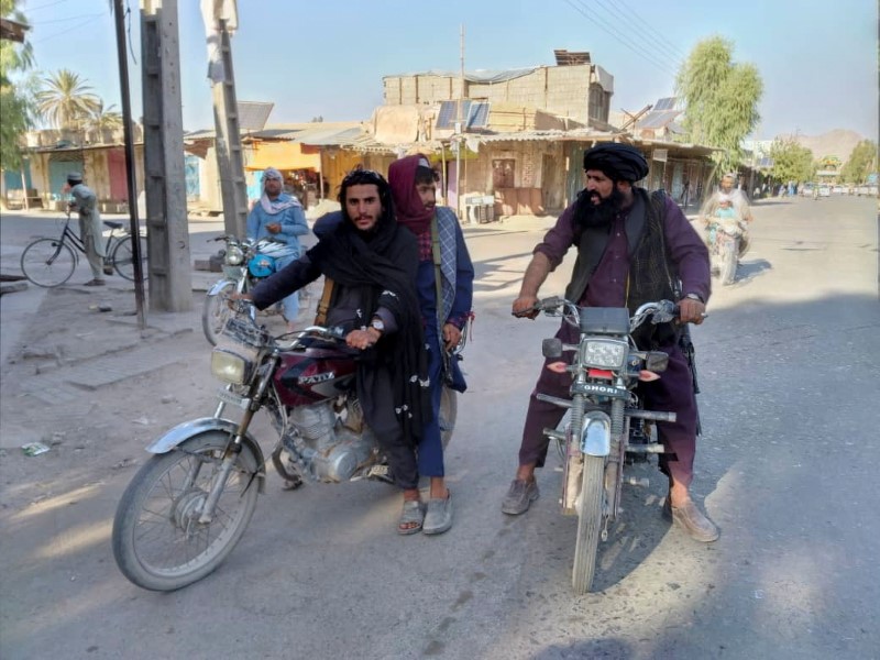 &copy; Reuters. Taliban fighters patrol Farah, Afghanistan August 11, 2021. REUTERS/Stringer 