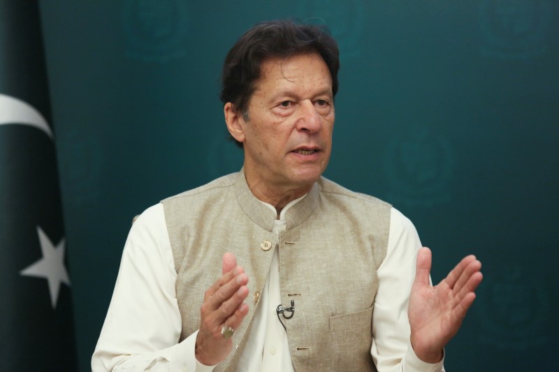 &copy; Reuters. Le Premier ministre pakistanais Imran Khan a accusé mercredi les Etats-Unis de considérer que son pays a de l'utilité seulement pour nettoyer le "bazar" qu'ils laissent derrière eux en Afghanistan après 20 années d'intervention militaire. /Photo pri