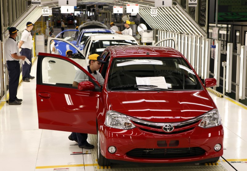 © Reuters. Linha de montagem da Toyota em Sorocaba (SP) 
09/08/2012
REUTERS/Paulo Whitaker 