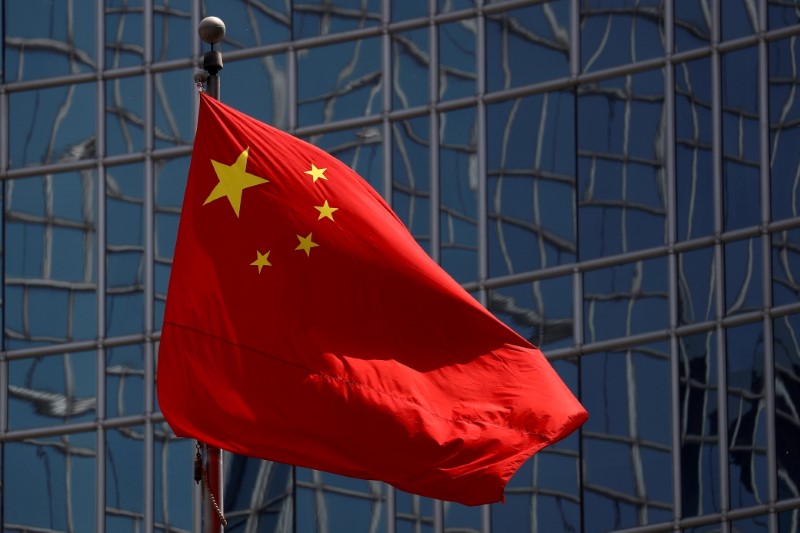 &copy; Reuters. FILE PHOTO: The Chinese national flag is seen in Beijing, China April 29, 2020. REUTERS/Thomas Peter/File Photo