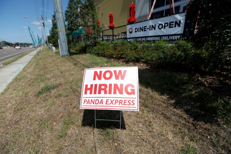 &copy; Reuters. Placa de emprego em Tampa, Flórida, EUA
01/06/2021.  
REUTERS/Octavio Jones