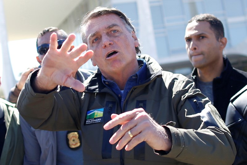 © Reuters. Presidente Jair Bolsonaro durante passeio de motocicletas em Brasília
08/08/2021REUTERS/Adriano Machado