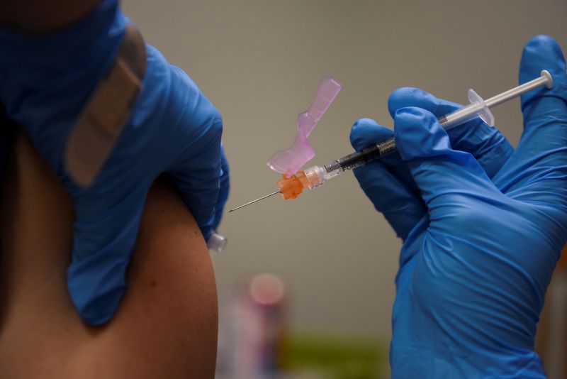 &copy; Reuters. FILE PHOTO: A person receives a COVID-19 vaccine at Floyd's Family Pharmacy as cases of the coronavirus disease (COVID-19) surge in Ponchatoula, Louisiana, U.S., August 5, 2021.REUTERS/Callaghan O'Hare/File Photo