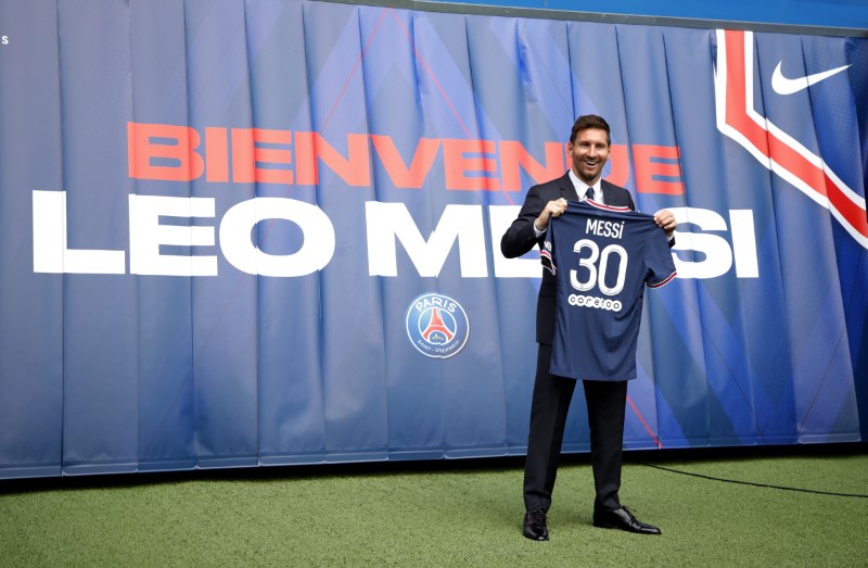 &copy; Reuters. Lionel Messi posa com camisa do PSG
11/08/2021
REUTERS/Sarah Meyssonnier